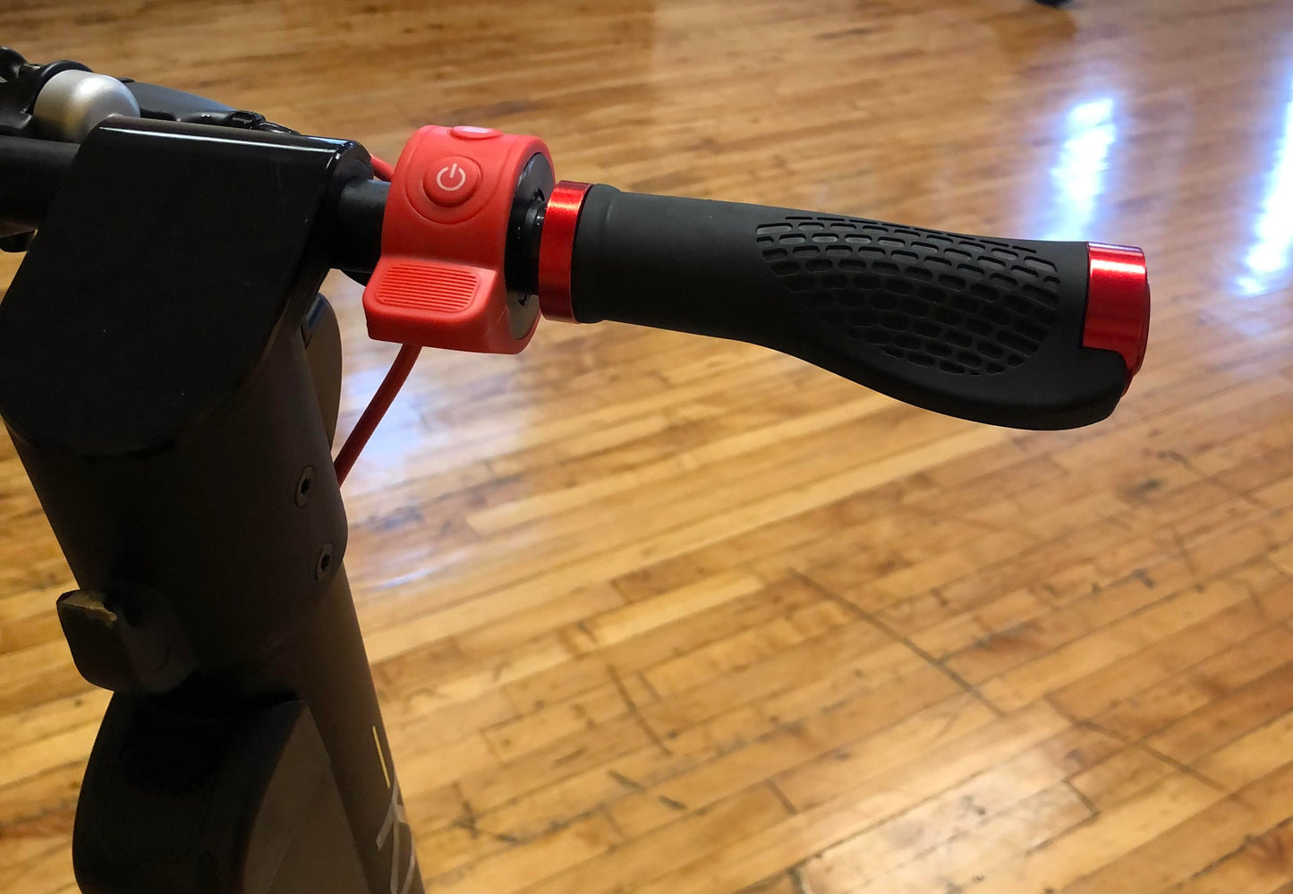 Anodized ergonomic hand grips w/ metal ends